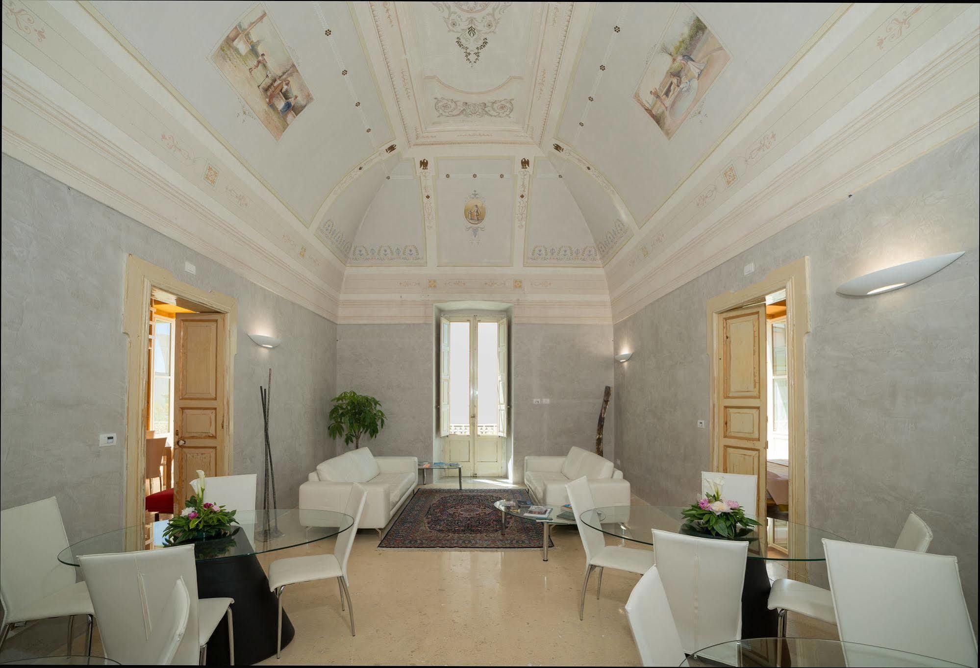 Relais Carlo V - Historical Palace Gallipoli Exterior foto